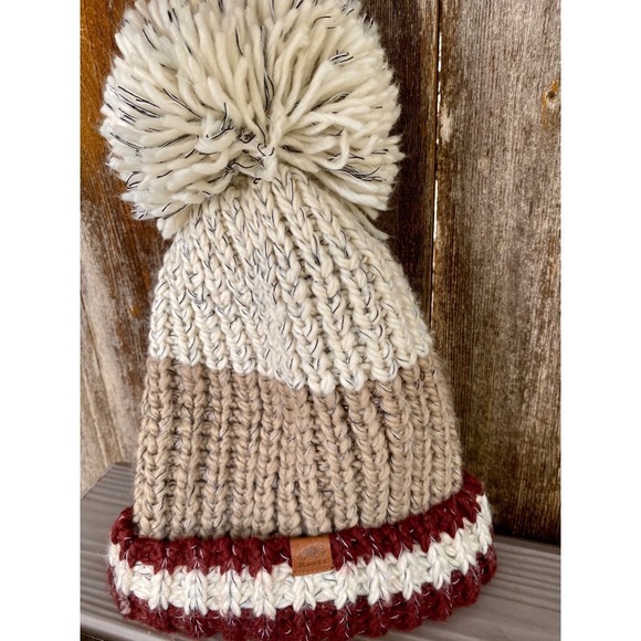 Roots Accessories - ROOTS cabin chunky knit pompom hat
